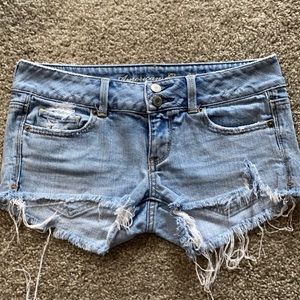 Cute ripped American eagle short shorts